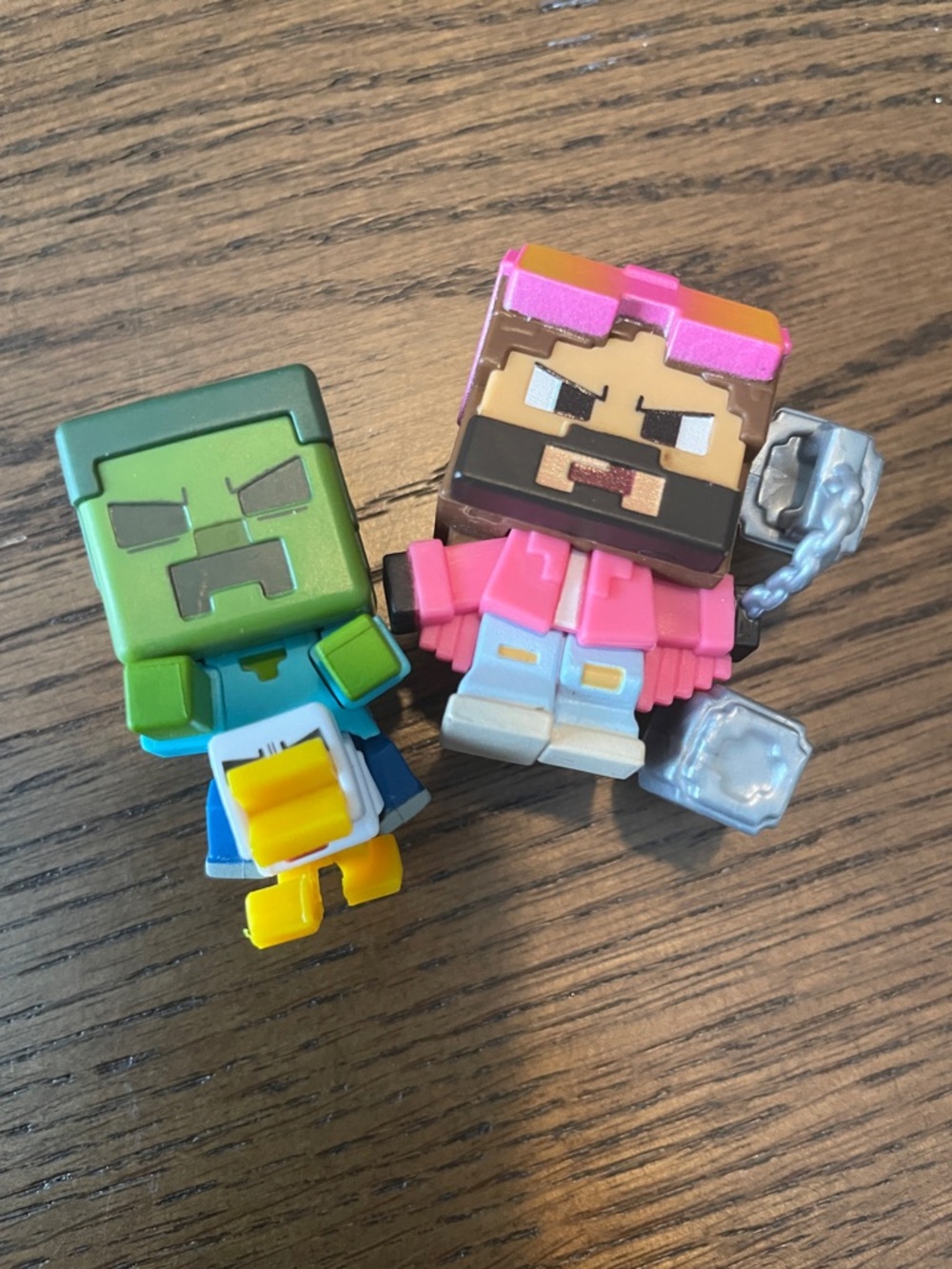 Minecraft Micro Figures - Green Creeper & Pink Steve